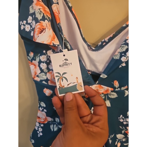 B2prity Women Floral Swimsuit  Size Medium  New One Piece - Picture 3 of 6